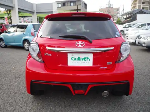 カタログ画像：ヴィッツ （VITZ） ＲＳ Ｇ’ｓ スマートパッケージ 2015年6月 DBA-NCP131 1500cc スーパーレッドＶ 燃費17.2km / l バック