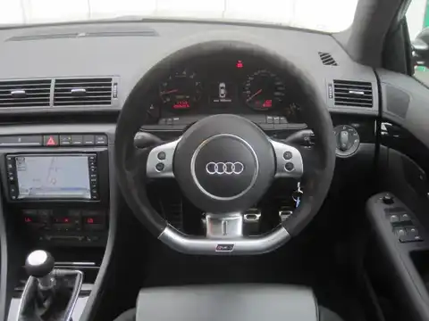 カタログ画像：ＲＳ４アバント （RS4 AVANT） ホワイトスタイルリミテッド 2007年7月 GH-8EBNSF 4200cc アイビスホワイト 燃費7.0km / l 内装