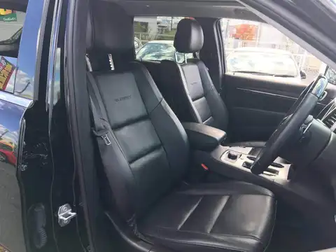 カタログ画像：ジープ・グランドチェロキー （JEEP GRAND CHEROKEE） サミット 2017年5月 DBA-WK36TA 3600cc ダイアモンドブラッククリスタルパールコート 燃費9.6km / l 内装