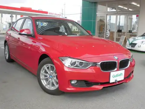 カタログ画像：３シリーズ （3 SERIES） ３２０ｉ ｘＤｒｉｖｅ 2014年8月 DBA-3B20 2000cc メルボルン・レッド 燃費15.2km / l メイン