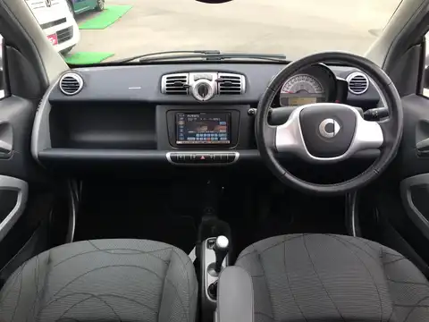 カタログ画像：スマートフォーツークーペ （SMART FORTWO COUPE） ｍｈｄパッション 2013年5月 ABA-451380 1000cc クリスタルホワイト 燃費22.0km / l 内装