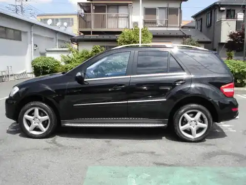 カタログ画像：Ｍクラス （M-CLASS） ＭＬ３５０ ４マチック ＡＭＧスポーツリミテッド 2009年5月 DBA-164186 3500cc オブシディアンブラック（Ｍ） 燃費7.9km / l 外装