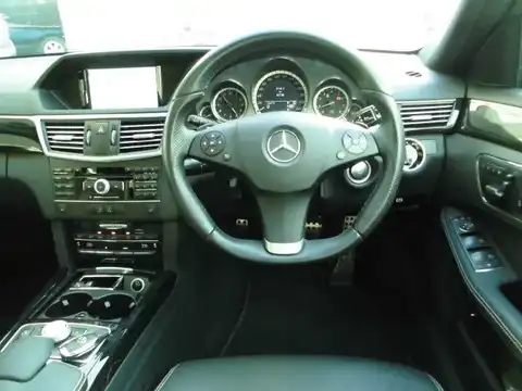 カタログ画像：Ｅクラス （E-CLASS） Ｅ２５０ ＣＧＩブルーエフィシェンシー アバンギャルド １２５！エディション 2011年1月 DBA-212047C 1800cc オブシディアンブラック（Ｍ） 燃費10.8km / l 内装