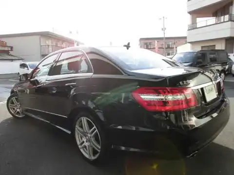 カタログ画像：Ｅクラス （E-CLASS） Ｅ２５０ ＣＧＩブルーエフィシェンシー アバンギャルド １２５！エディション 2011年1月 DBA-212047C 1800cc オブシディアンブラック（Ｍ） 燃費10.8km / l バック