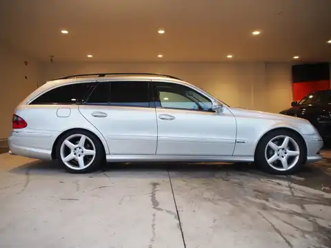 カタログ画像：Ｅクラスステーションワゴン （E-CLASS STATIONWAGON） Ｅ３５０ ステーションワゴン アバンギャルドＳ 2007年1月 DBA-211256C 3500cc キューバナイトシルバー（Ｍ）orイリジウムシルバー（Ｍ） 燃費8.5km / l 外装