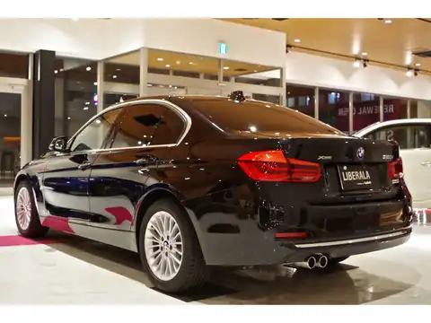 カタログ画像：３シリーズ （3 SERIES） ３２０ｉ ｘＤｒｉｖｅ ラグジュアリー 2018年1月 DBA-8A20 2000cc ブラック・サファイア 燃費14.9km / l バック