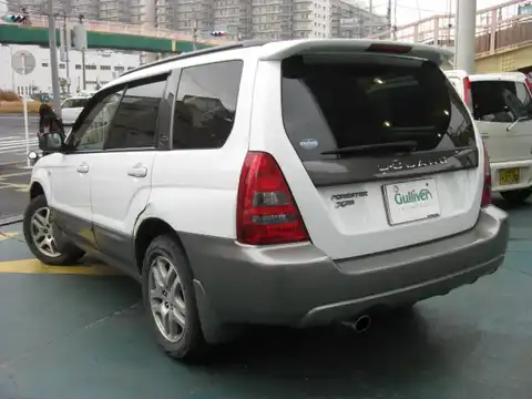 カタログ画像：フォレスター （FORESTER） Ｘ２０ Ｌ．Ｌ．Ｂｅａｎエディション 2003年2月 TA-SG5 2000cc ピュアホワイト／カーボングレー・メタリック 燃費13.6km / l バック