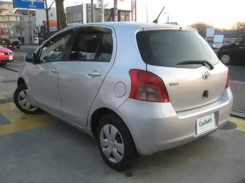 カタログ画像：ヴィッツ （VITZ） Ｆ アドバンスドエディション 2007年1月 DBA-SCP90 1300cc シルバーマイカメタリックorミディアムシルバーメタリック 燃費19.6km / l バック