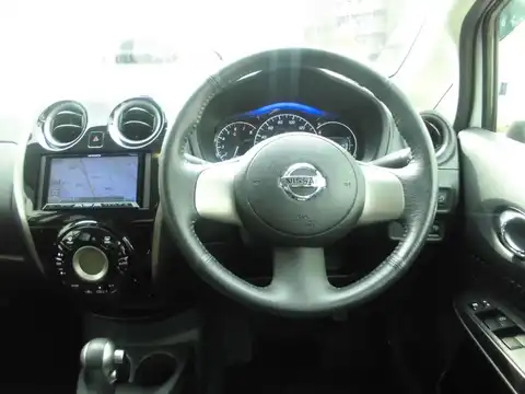 カタログ画像：ノート （NOTE） Ｓ 2014年4月 DBA-E12 1200cc ブリリアントホワイトパール（3P） 燃費22.6km / l 内装