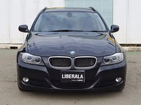 カタログ画像：３シリーズ （3 SERIES） ３２０ｉツーリング ハイラインパッケージ 2010年5月 LBA-US20 2000cc ブラック・サファイア（メタリック・カラー） 燃費13.0km / l フロント