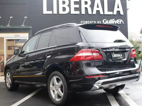 カタログ画像：Ｍクラス （M-CLASS） ＭＬ３５０ ４マチック ブルーエフィシェンシー 2012年6月 RBA-166057 3500cc オブシディアンブラック（Ｍ） 燃費10.4km / l バック