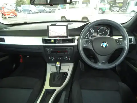 カタログ画像：３シリーズ （3 SERIES） ３２０ｉ Ｍスポーツ プラス 2008年10月 ABA-VA20 2000cc ブラック・サファイア（メタリック・カラー） 燃費12.0km / l 内装