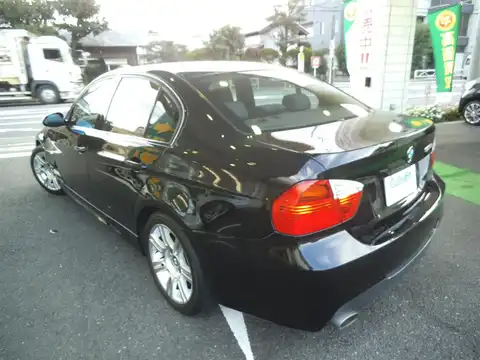 カタログ画像：３シリーズ （3 SERIES） ３２０ｉ Ｍスポーツ プラス 2008年10月 ABA-VA20 2000cc ブラック・サファイア（メタリック・カラー） 燃費12.0km / l バック