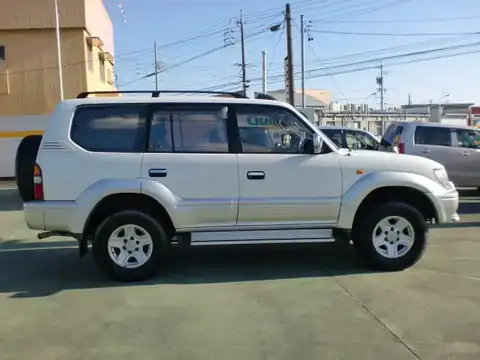 カタログ画像：ランドクルーザープラド （LAND CRUISER PRADO） ＴＸ ５人乗り仕様 パッケージⅢ 1998年1月 E-RZJ95W 2700cc クリスタルシルバーパールメタリック 燃費7.9km / l 外装