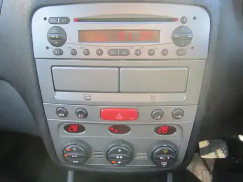 カタログ画像：アルファ１４７ （ALFA 147） ２．０ ツインスパーク セレスピード 2004年4月 GH-937AB 2000cc アルファレッド 内装