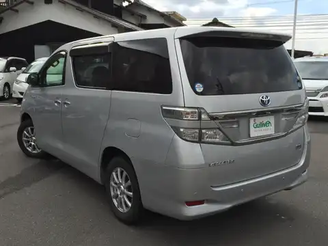 カタログ画像：ヴェルファイアハイブリッド （VELLFIRE HYBRID） ハイブリッドＸ サイドリフトアップシート装着車 2012年9月 DAA-ATH20W 2400cc シルバーメタリック 燃費16.2km / l バック