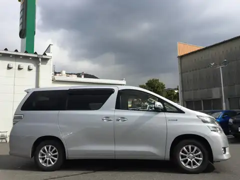 カタログ画像：ヴェルファイアハイブリッド （VELLFIRE HYBRID） ハイブリッドＸ サイドリフトアップシート装着車 2012年9月 DAA-ATH20W 2400cc シルバーメタリック 燃費16.2km / l 外装