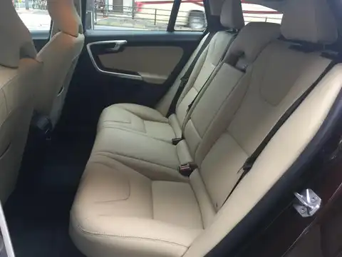 カタログ画像：Ｖ６０ （V60） クロスカントリー Ｔ５ ＡＷＤ ＳＥ 2015年10月 CBA-FB525XC 2500cc リッチジャバメタリックorトワイライトブロンズメタリック 燃費12.6km / l 内装