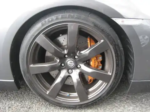 カタログ画像：ＧＴ－Ｒ （GT-R） ＧＴ－Ｒ プレミアムエディション 2012年11月 DBA-R35 3800cc ダークメタルグレー（Ｍ） 燃費8.7km / l タイヤ