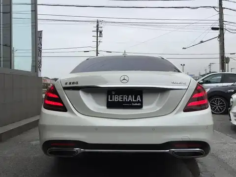 カタログ画像：Ｓクラス （S-CLASS） Ｓ５６０ ４マチックロング 2018年1月 DBA-222186 4000cc ダイヤモンドホワイト（Ｍ） 燃費9.0km / l バック