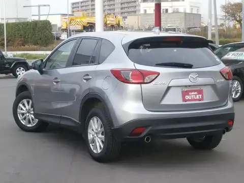 カタログ画像：ＣＸ－５ （CX-5） ２０Ｓ 2012年12月 DBA-KEEAW 2000cc アルミニウムメタリック 燃費16.0km / l バック