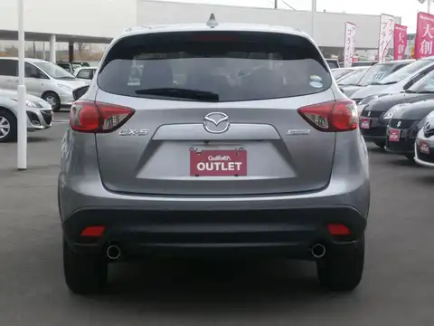 カタログ画像：ＣＸ－５ （CX-5） ２０Ｓ 2012年9月 DBA-KEEAW 2000cc アルミニウムメタリック 燃費15.6km / l バック