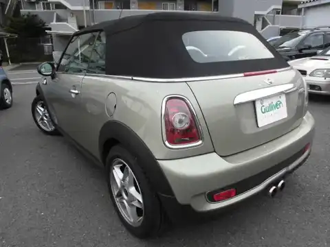 カタログ画像：ＭＩＮＩ （MINI） クーパーＳ コンバーチブル 2010年3月 DBA-ZP16 1600cc ピュア・シルバー（メタリック）orスパークリング・シルバー（メタリック）orダーク・シルバー（メタリック） 燃費17.8km / l バック