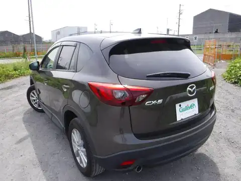 カタログ画像：ＣＸ－５ （CX-5） ２０Ｓ 2015年1月 DBA-KEEFW 2000cc チタニウムフラッシュマイカ 燃費16.4km / l バック