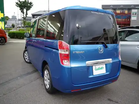 カタログ画像：ステップワゴン （STEPWAGON） Ｇ 2011年8月 DBA-RK1 2000cc アオゾラブルー・メタリック 燃費13.4km / l バック