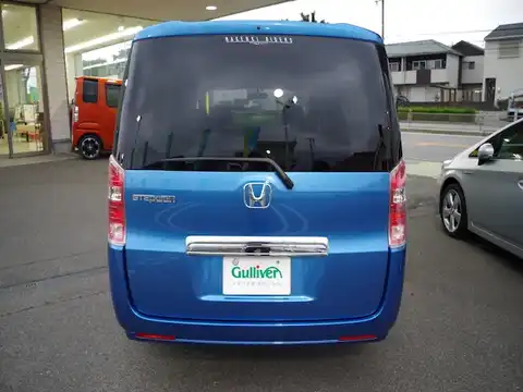 カタログ画像：ステップワゴン （STEPWAGON） Ｇ 2011年8月 DBA-RK2 2000cc アオゾラブルー・メタリック 燃費11.8km / l バック