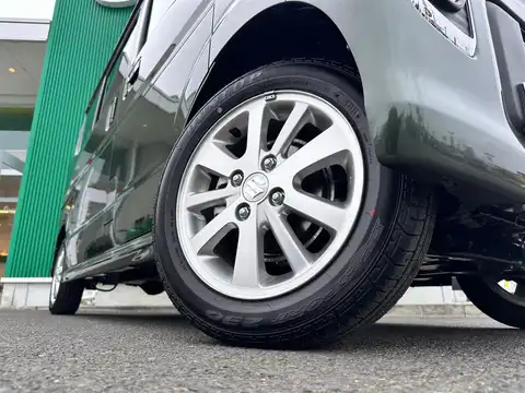 カタログ画像：エブリイワゴン （EVERY WAGON） ＰＺターボスペシャル 標準ルーフ 2024年2月 3BA-DA17W 660cc ブルーイッシュブラックパール３ 燃費15.1km / l タイヤ