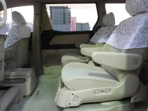 カタログ画像：アルファードＧ （ALPHARD G） ＡＸ Ｌエディション サイドリフトアップシート装着車 2005年4月 DBA-ANH15W 2400cc ゴールドメタリック 燃費9.4km / l 内装