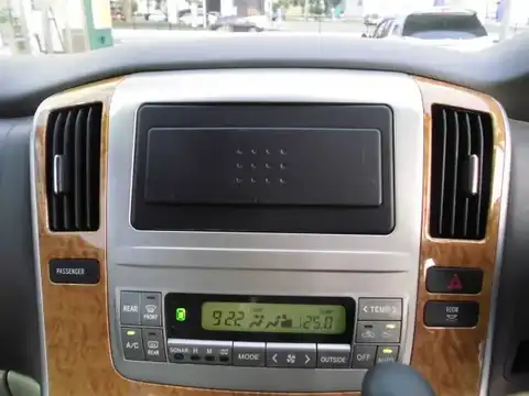 カタログ画像：アルファードＧ （ALPHARD G） ＡＸ Ｌエディション サイドリフトアップシート装着車 2007年6月 DBA-ANH15W 2400cc ゴールドメタリック 燃費9.4km / l 内装