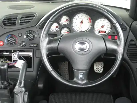 カタログ画像：ＲＸ－７ （RX-7） タイプＲバサースト 2001年12月 GF-FD3S 1400cc ピュアホワイト 燃費8.1km / l 内装