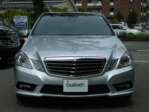 カタログ画像：Ｅクラス （E-CLASS） Ｅ２５０ ＣＧＩブルーエフィシェンシー アバンギャルド １２５！エディション 2011年1月 DBA-212047C 1800cc パラジウムシルバー（Ｍ）orイリジウムシルバー（Ｍ） 燃費10.8km / l フロント