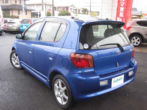 カタログ画像：ヴィッツ （VITZ） ＲＳ 2001年12月 TA-NCP10 1300cc ストロングブルーメタリック 燃費18.0km / l バック