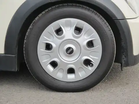 カタログ画像：ＭＩＮＩ （MINI） ワン 2004年9月 GH-RA16 1600cc ペッパー・ホワイト 燃費14.0km / l タイヤ