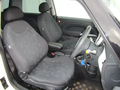 カタログ画像：ＭＩＮＩ （MINI） ワン 2004年9月 GH-RA16 1600cc ペッパー・ホワイト 燃費14.0km / l 内装