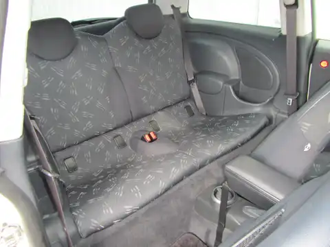 カタログ画像：ＭＩＮＩ （MINI） ワン 2004年9月 GH-RA16 1600cc ペッパー・ホワイト 燃費14.0km / l 内装