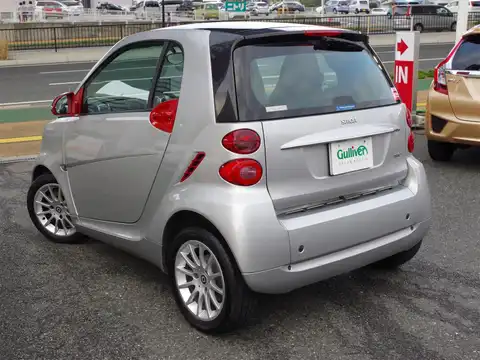 カタログ画像：スマートフォーツークーペ （SMART FORTWO COUPE） ｍｈｄ 2008年12月 CBA-451380 1000cc シルバーメタリック 燃費23.0km / l バック