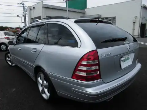 カタログ画像：Ｃクラスステーションワゴン （C-CLASS STATIONWAGON） Ｃ２３０ ステーションワゴン アバンギャルド 2006年3月 DBA-203252 2500cc キューバナイトシルバー（Ｍ）orイリジウムシルバー（Ｍ） 燃費10.0km / l バック