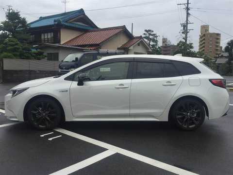 カタログ画像：カローラツーリング （COROLLA TOURING） ハイブリッド ダブルバイビー 2020年10月 6AA-ZWE214W 1800cc ホワイトパールクリスタルシャインorブラックマイカ×ホワイトパールクリスタルシャイン 燃費24.4km / l 外装