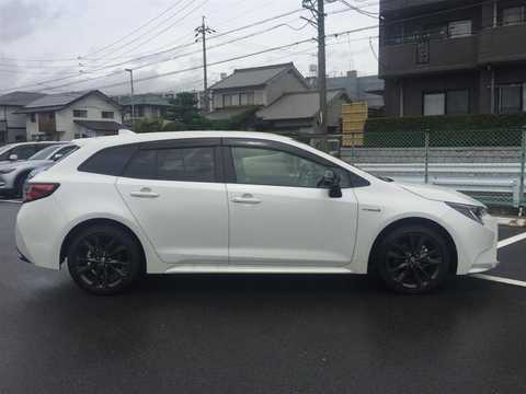 カタログ画像：カローラツーリング （COROLLA TOURING） ハイブリッド ダブルバイビー 2020年10月 6AA-ZWE214W 1800cc ホワイトパールクリスタルシャインorブラックマイカ×ホワイトパールクリスタルシャイン 燃費24.4km / l 外装