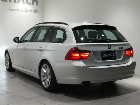 カタログ画像：３シリーズ （3 SERIES） ３２０ｉツーリング ハイラインパッケージ 2010年5月 LBA-US20 2000cc アルピン・ホワイトⅢ（ソリッド・カラー） 燃費13.0km / l バック