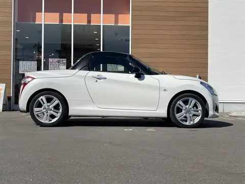 カタログ画像：コペン （COPEN） ローブ 2019年10月 3BA-LA400K 660cc パールホワイトⅢ 燃費19.2km / l バック