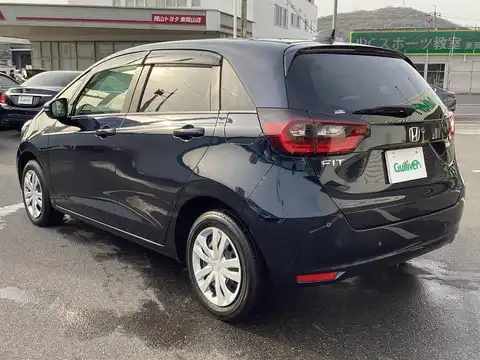 カタログ画像：フィット （FIT） ｅ：ＨＥＶホーム 助手席回転シート車 2022年10月 6AA-GR3 1500cc クリスタルブラック・パール 燃費29.0km / l バック