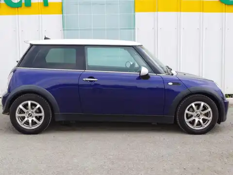 カタログ画像：ＭＩＮＩ （MINI） クーパー 2005年9月 GH-RA16 1600cc ブラック・アイ・パープル（メタリック） 燃費13.4km / l 外装