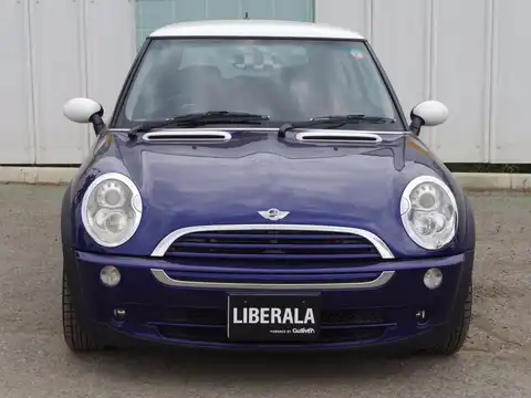 カタログ画像：ＭＩＮＩ （MINI） クーパー 2005年9月 GH-RA16 1600cc ブラック・アイ・パープル（メタリック） 燃費13.4km / l フロント