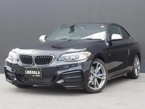 カタログ画像：２シリーズ （2 SERIES） Ｍ２３５ｉクーペ 2014年6月 DBA-1J30 3000cc ブラック・サファイア（メタリック・カラー） 燃費12.0km / l フロント