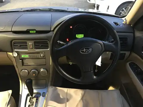 カタログ画像：フォレスター （FORESTER） ２．０Ｘ 2005年12月 CBA-SG5 2000cc アーバングレー・メタリック 燃費13.6km / l 内装